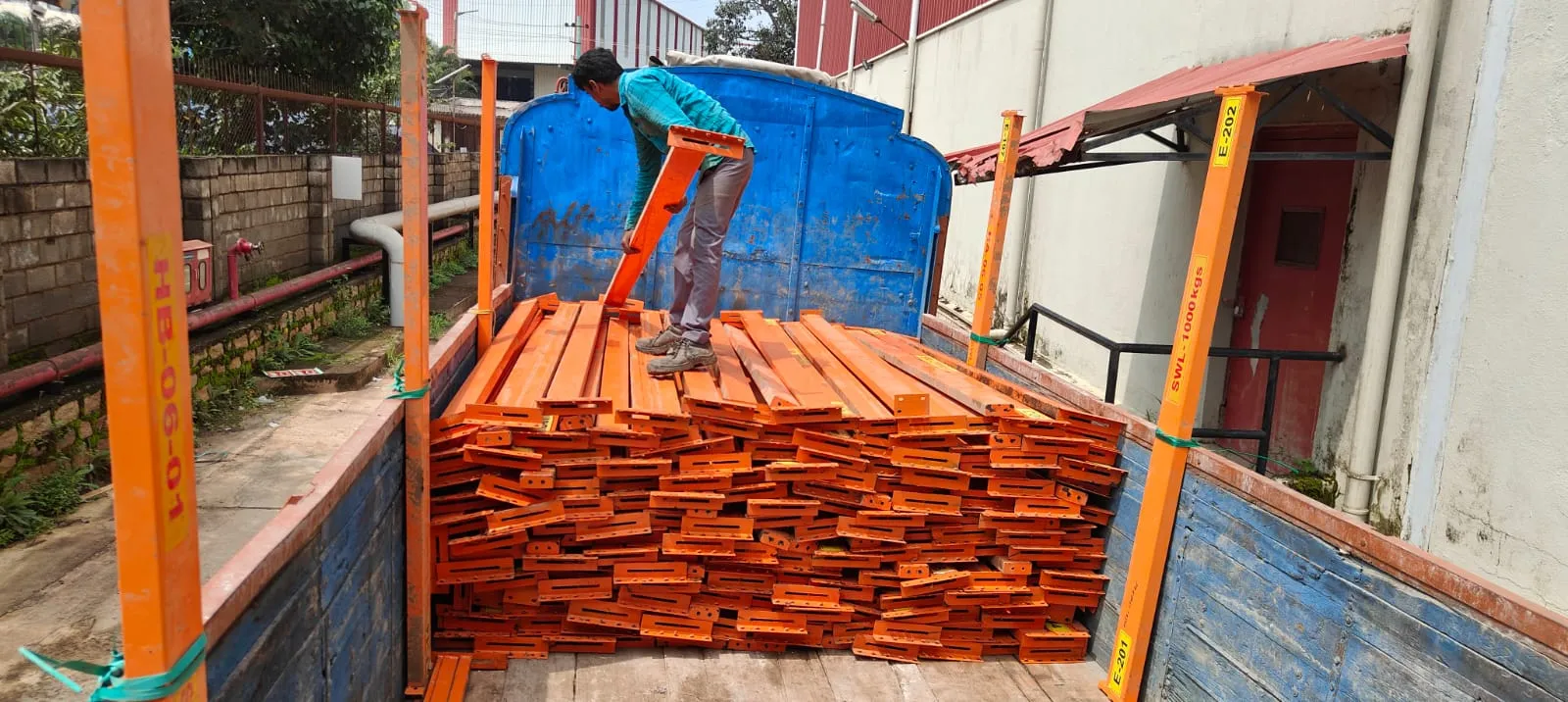 Industrial warehouse dismantling, pallet racking breakdown, and storage clearance